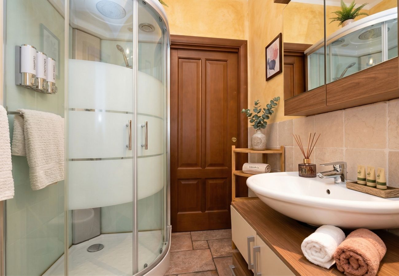 Ferienwohnung in Desenzano del Garda - Desenzanoloft Garden and Pool