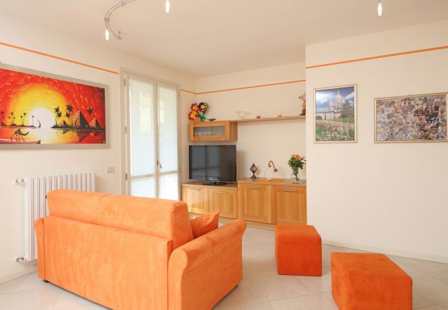 Ferienwohnung in Salò - Il Cedro - nah am Zantrum von Salò mit Pool Ferienwohnung in Salò - Il Cedro - nah am Zantrum von Salò mit Pool