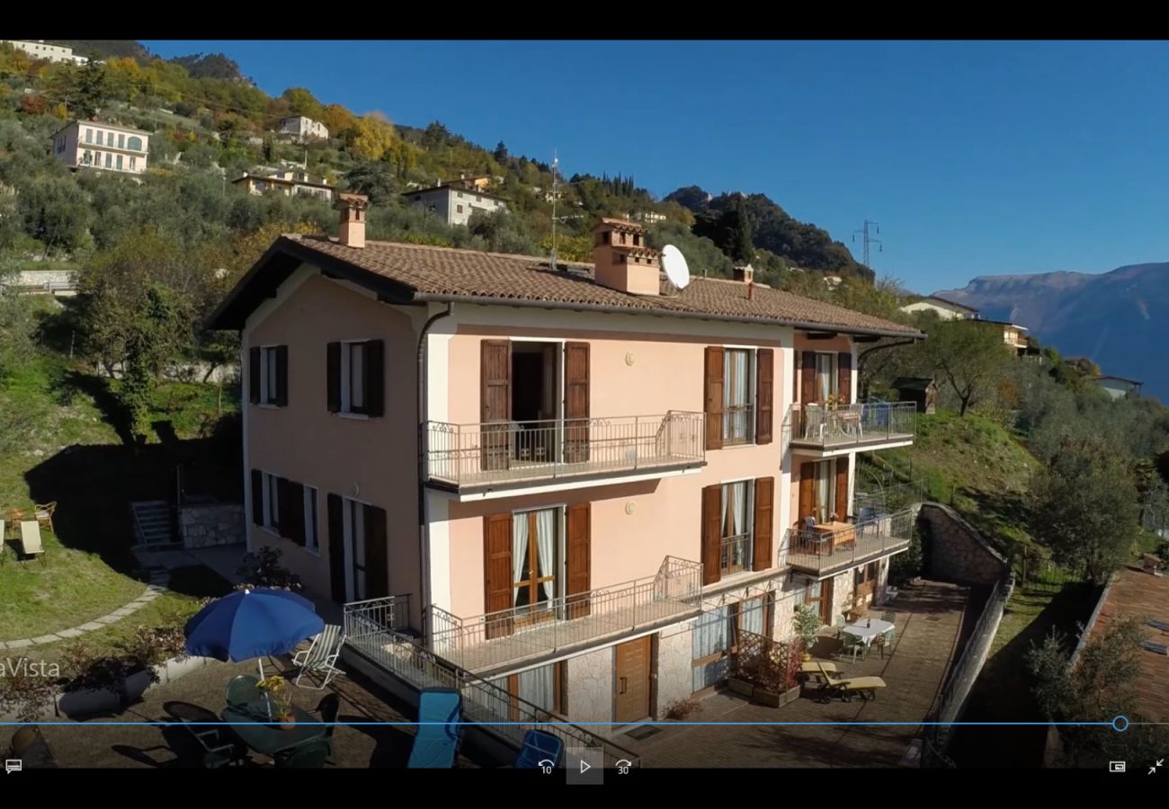 Ferienwohnung in Tignale - Stella: mit grossem Balkon mit Seeblick