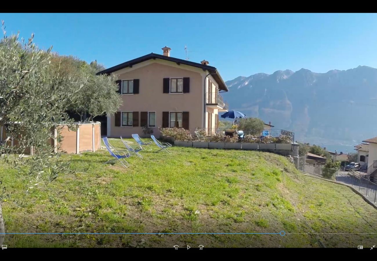 Ferienwohnung in Tignale - Stella: mit grossem Balkon mit Seeblick