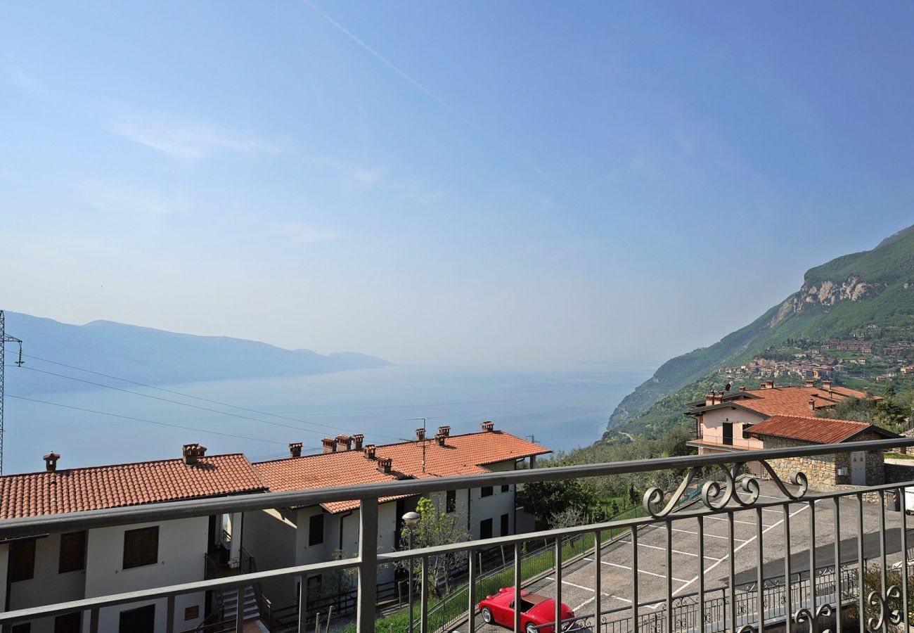 Ferienwohnung in Tignale - Stella: mit grossem Balkon mit Seeblick