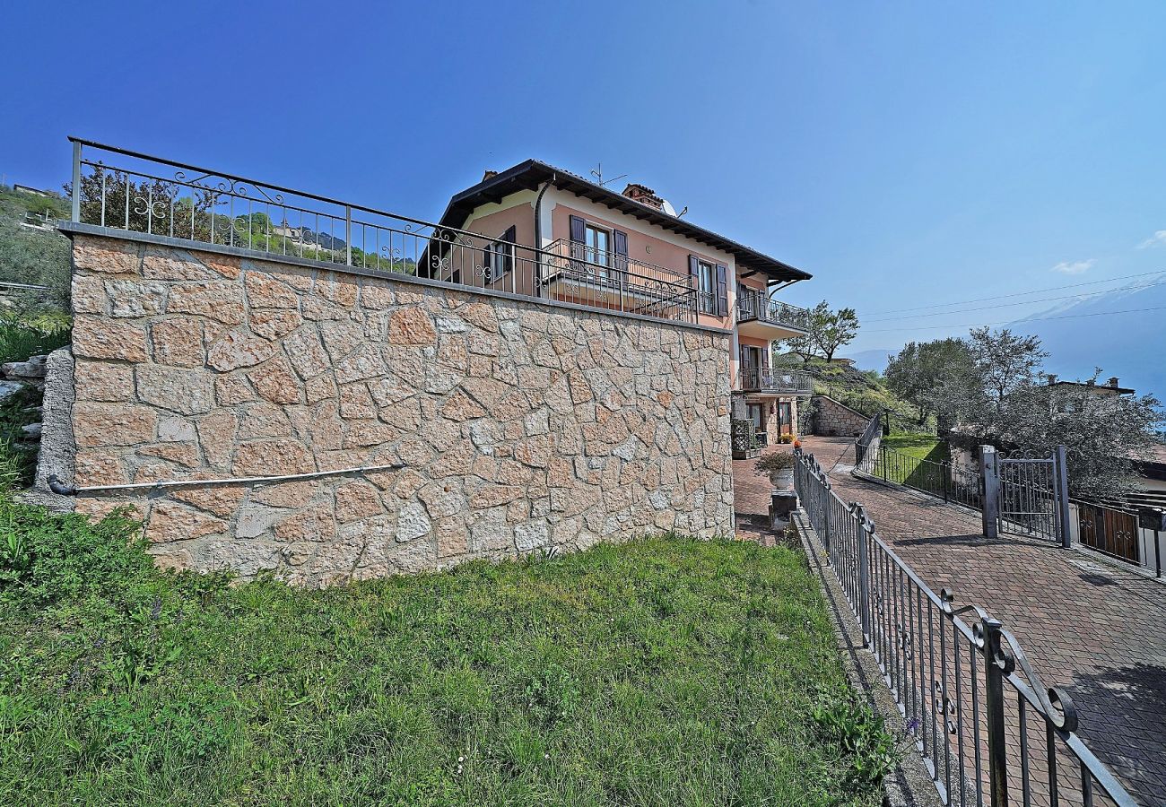 Ferienwohnung in Tignale - Stella: mit grossem Balkon mit Seeblick