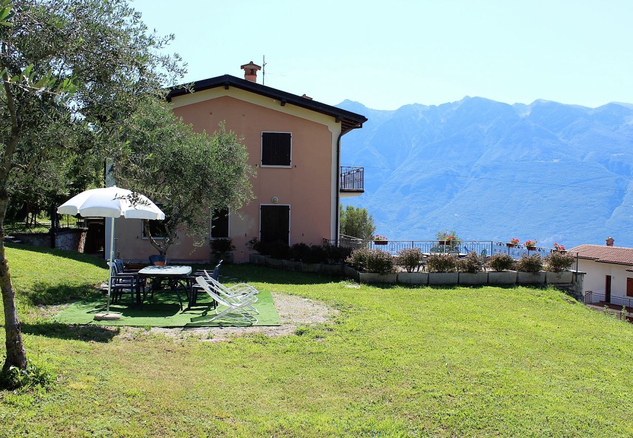 Ferienwohnung in Tignale - Stella: mit grossem Balkon mit Seeblick