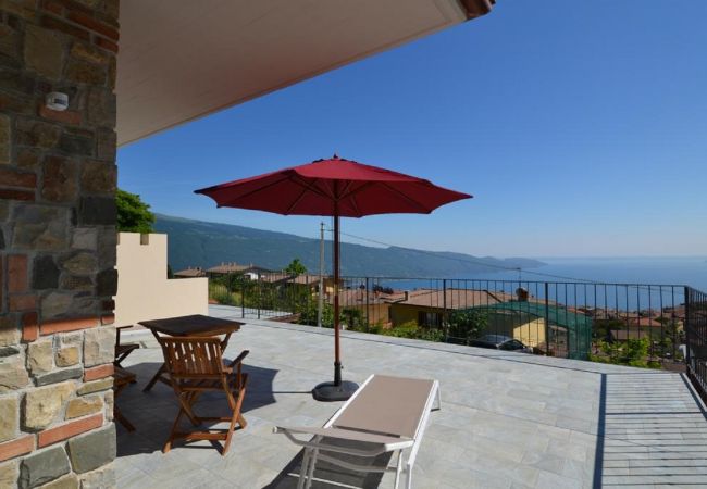 Ferienwohnung in Tignale - Principe, mit grossem Balkon und Seeblick