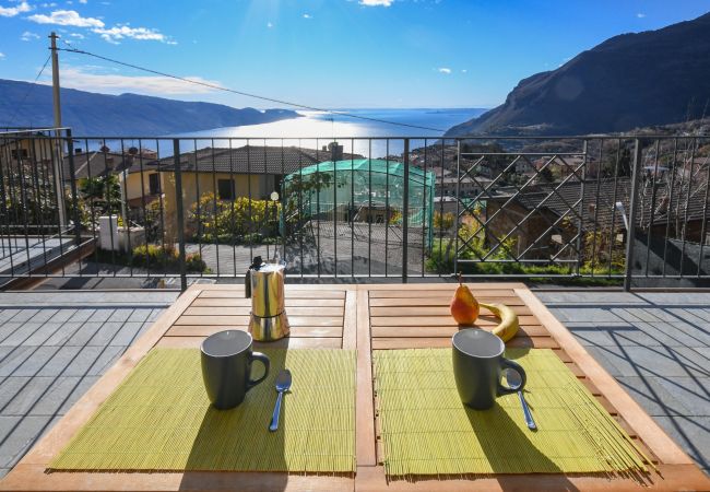 Ferienwohnung in Tignale - Principe, mit grossem Balkon und Seeblick