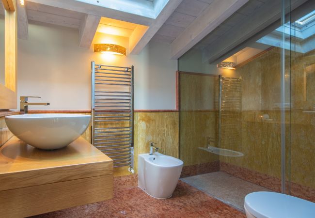 Ferienwohnung in Toscolano-Maderno - Cà Rossa - Orchidea mit wunderbarer Seeblick Ferienwohnung in Toscolano-Maderno - Cà Rossa - Orchidea mit wunderbarer Seeblick