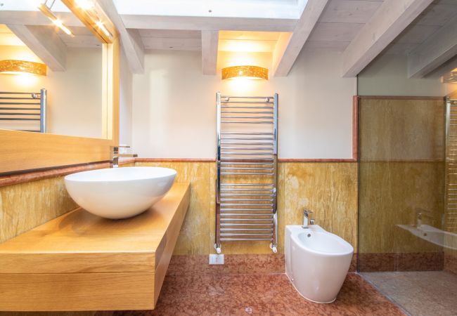 Ferienwohnung in Toscolano-Maderno - Cà Rossa - Orchidea mit wunderbarer Seeblick Ferienwohnung in Toscolano-Maderno - Cà Rossa - Orchidea mit wunderbarer Seeblick