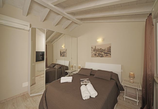 Ferienwohnung in Toscolano-Maderno - Cà Rossa - Orchidea mit wunderbarer Seeblick Ferienwohnung in Toscolano-Maderno - Cà Rossa - Orchidea mit wunderbarer Seeblick