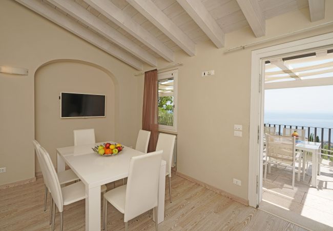 Ferienwohnung in Toscolano-Maderno - Cà Rossa - Orchidea mit wunderbarer Seeblick Ferienwohnung in Toscolano-Maderno - Cà Rossa - Orchidea mit wunderbarer Seeblick