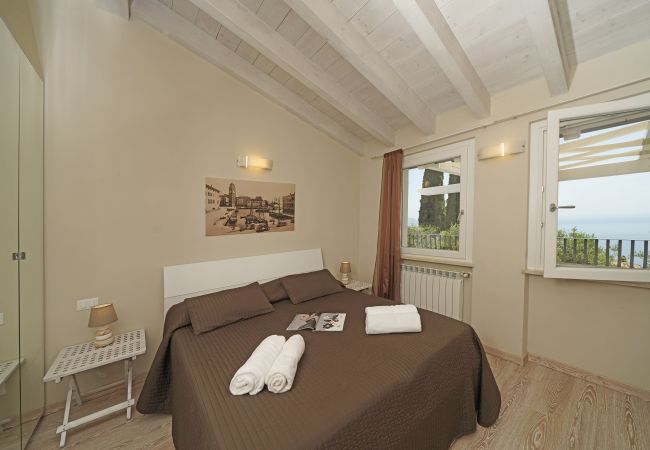 Ferienwohnung in Toscolano-Maderno - Cà Rossa - Orchidea mit wunderbarer Seeblick Ferienwohnung in Toscolano-Maderno - Cà Rossa - Orchidea mit wunderbarer Seeblick