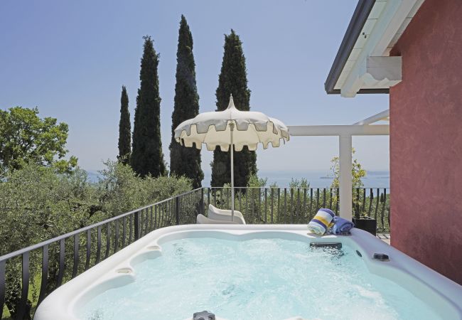 Ferienwohnung in Toscolano-Maderno - Cà Rossa - Orchidea mit wunderbarer Seeblick Ferienwohnung in Toscolano-Maderno - Cà Rossa - Orchidea mit wunderbarer Seeblick