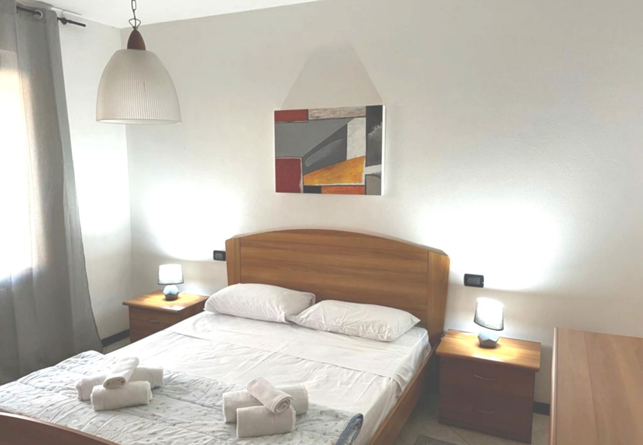 Ferienwohnung in Desenzano del Garda - Desenzanoloft: Yellow Apartment  CIR 017067-CNI-00455	