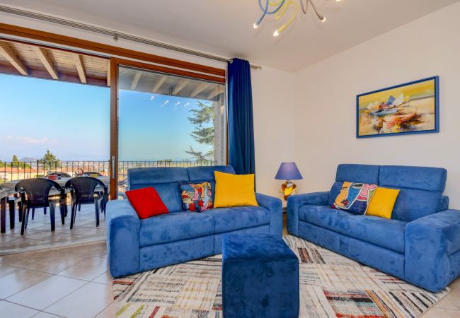 Ferienwohnung in Polpenazze del Garda - Pegaso: mit Balkon mit Seeblick, Pool und Garage