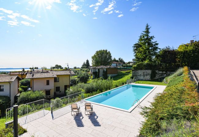 Ferienwohnung in Polpenazze del Garda - Pegaso: mit Balkon mit Seeblick, Pool und Garage