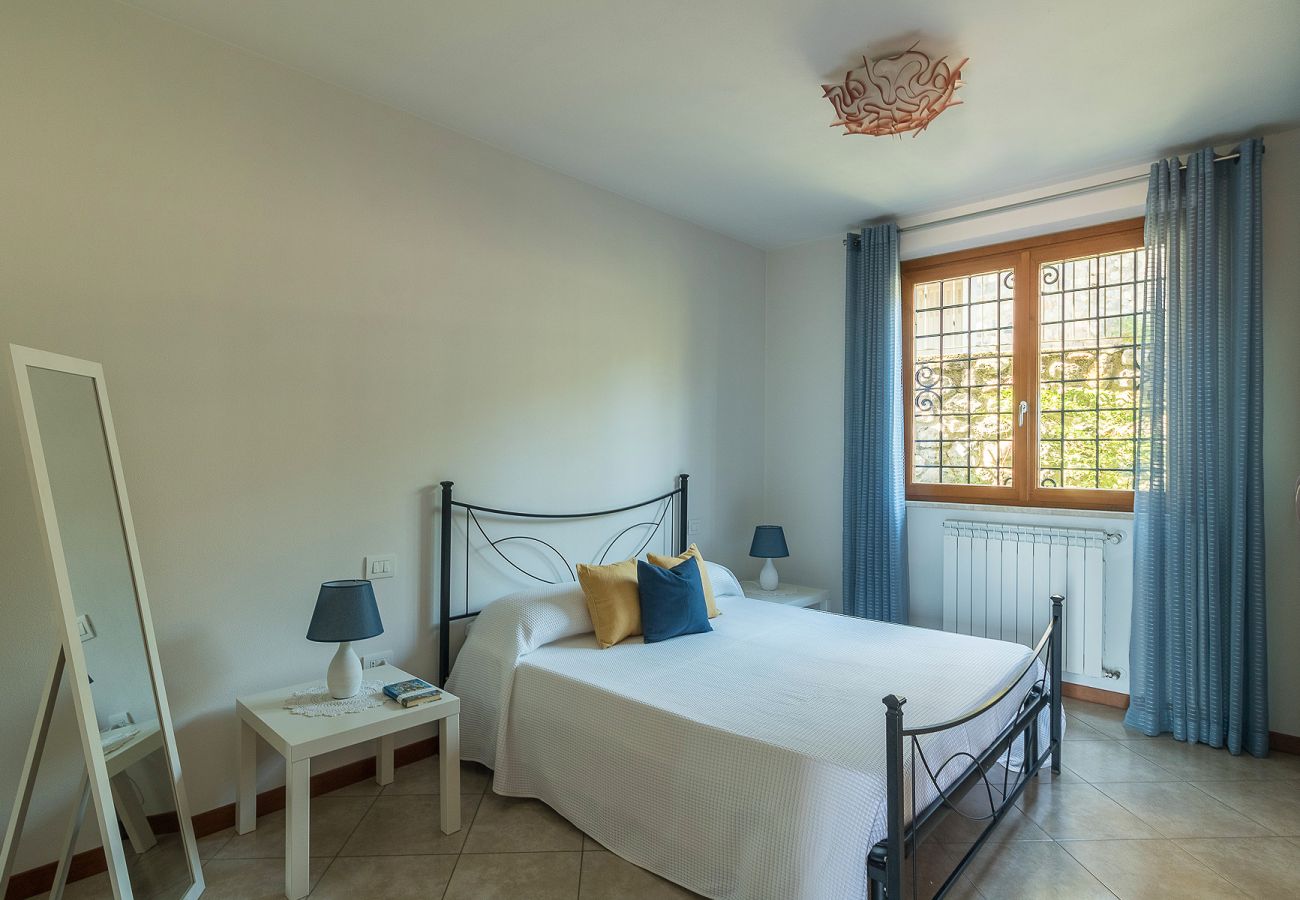 Ferienwohnung in Polpenazze del Garda - Pegaso: mit Balkon mit Seeblick, Pool und Garage