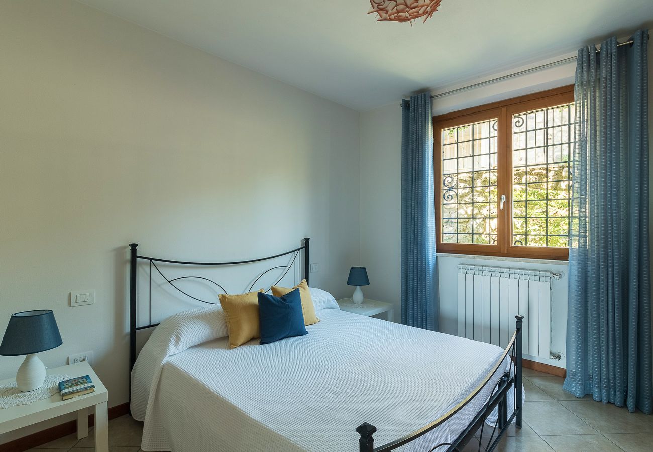 Ferienwohnung in Polpenazze del Garda - Pegaso: mit Balkon mit Seeblick, Pool und Garage