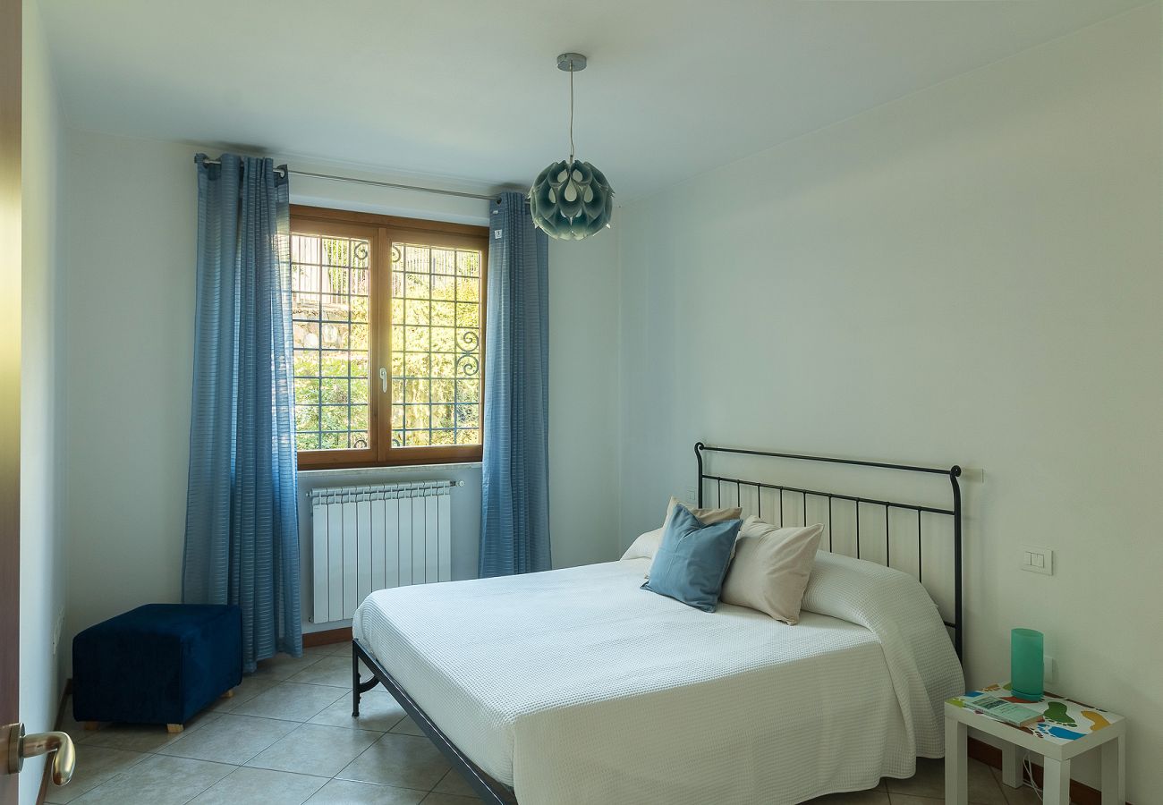 Ferienwohnung in Polpenazze del Garda - Pegaso: mit Balkon mit Seeblick, Pool und Garage