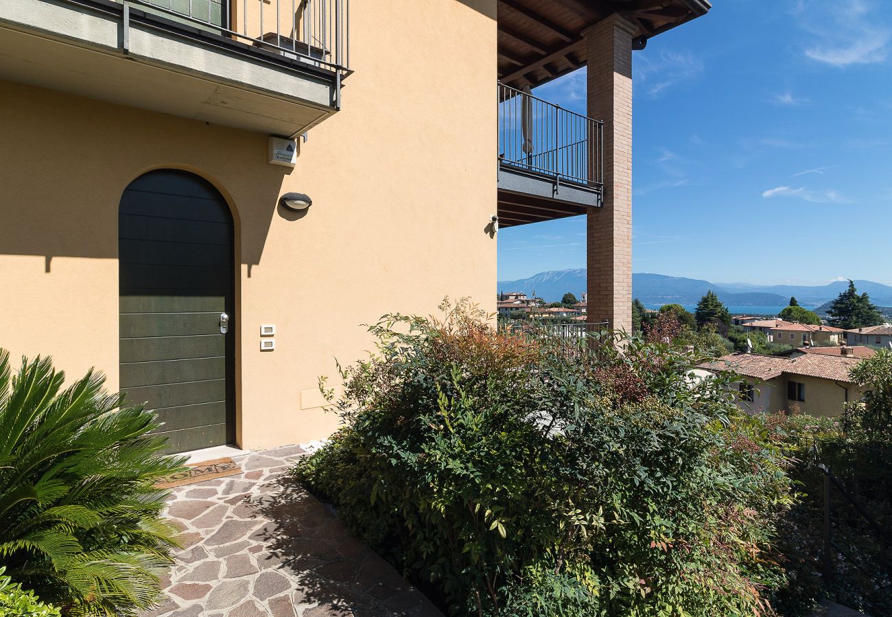 Ferienwohnung in Polpenazze del Garda - Pegaso: mit Balkon mit Seeblick, Pool und Garage