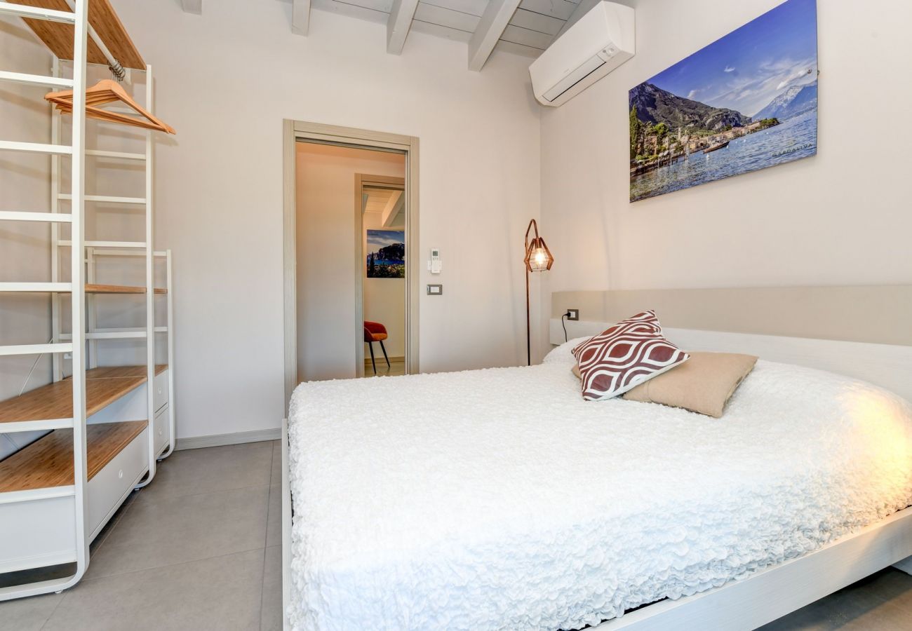 Ferienwohnung in Manerba del Garda - Gardaliva5. mit Seeblick in kleiner neuer Anlage nah am Strand