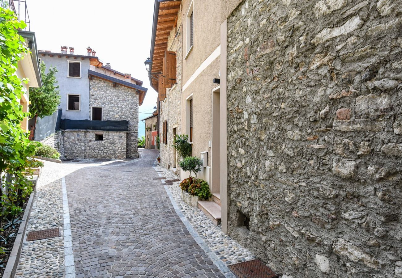 Ferienwohnung in Tignale - Rustico Minichèto -La Vigna: gepflegte Wohnung mit Balkon mit Seeblick