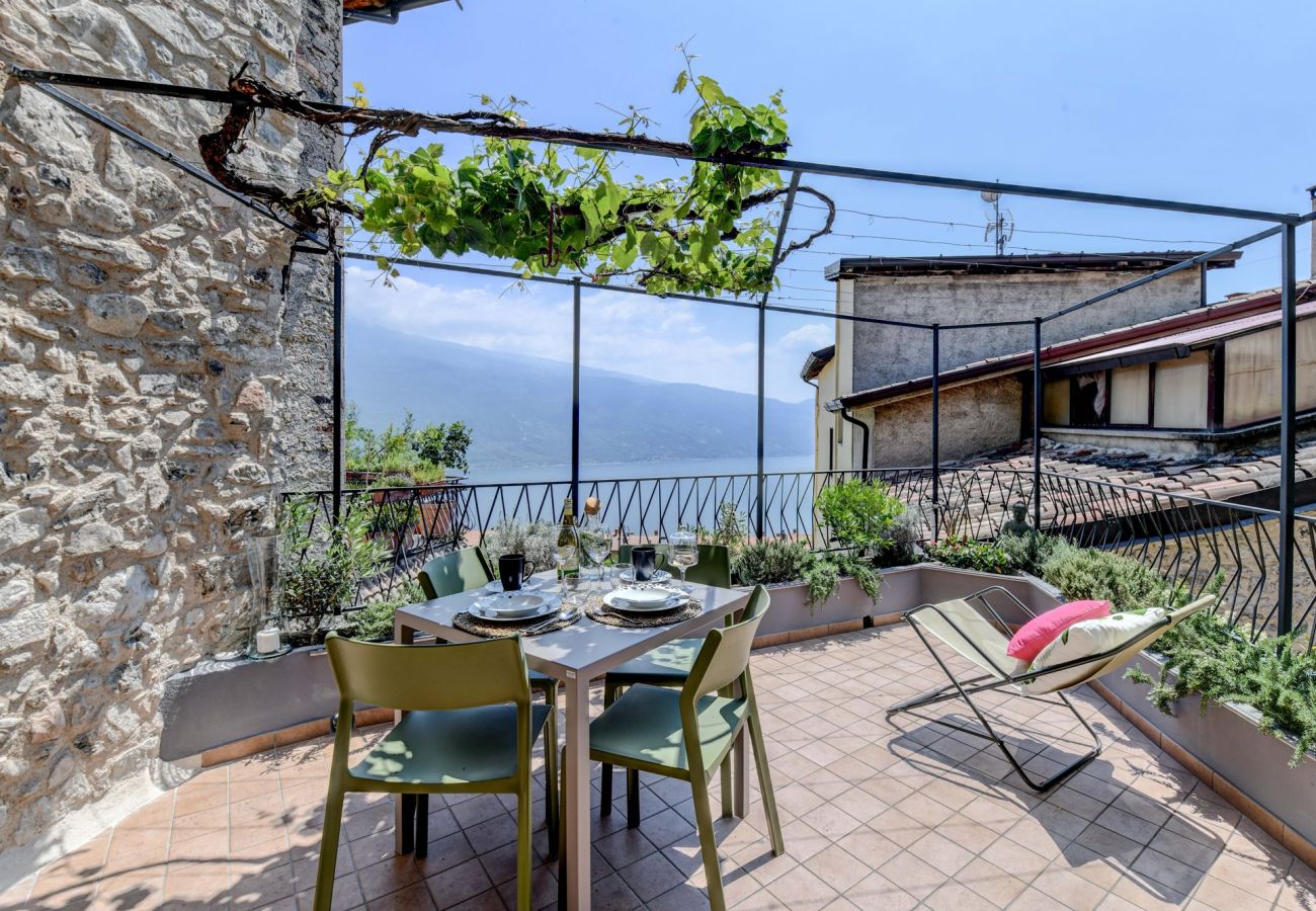 Ferienwohnung in Tignale - Rustico Minichèto -La Vigna: gepflegte Wohnung mit Balkon mit Seeblick