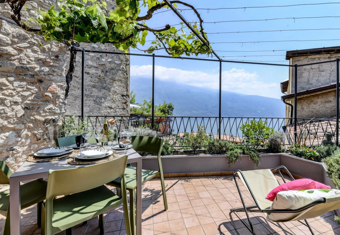 Ferienwohnung in Tignale - Rustico Minichèto -La Vigna: gepflegte Wohnung mit Balkon mit Seeblick