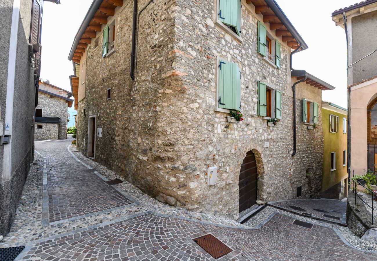 Ferienwohnung in Tignale - Rustico Minichèto -La Vigna: gepflegte Wohnung mit Balkon mit Seeblick