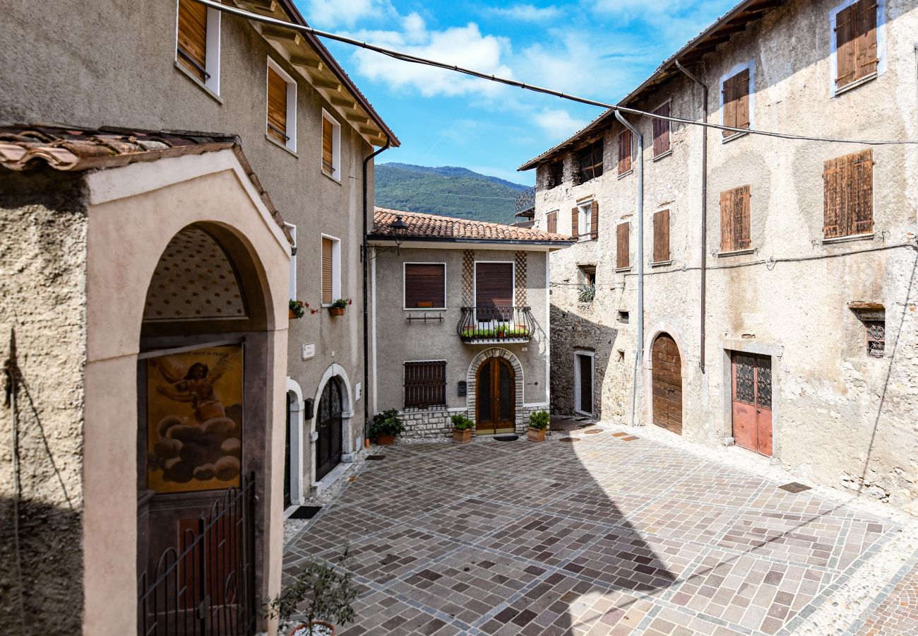 Ferienwohnung in Tignale - Rustico Minichèto -La Vigna: gepflegte Wohnung mit Balkon mit Seeblick