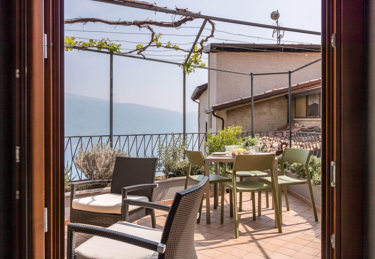 Ferienwohnung in Tignale - Rustico Minichèto -La Vigna: gepflegte Wohnung mit Balkon mit Seeblick