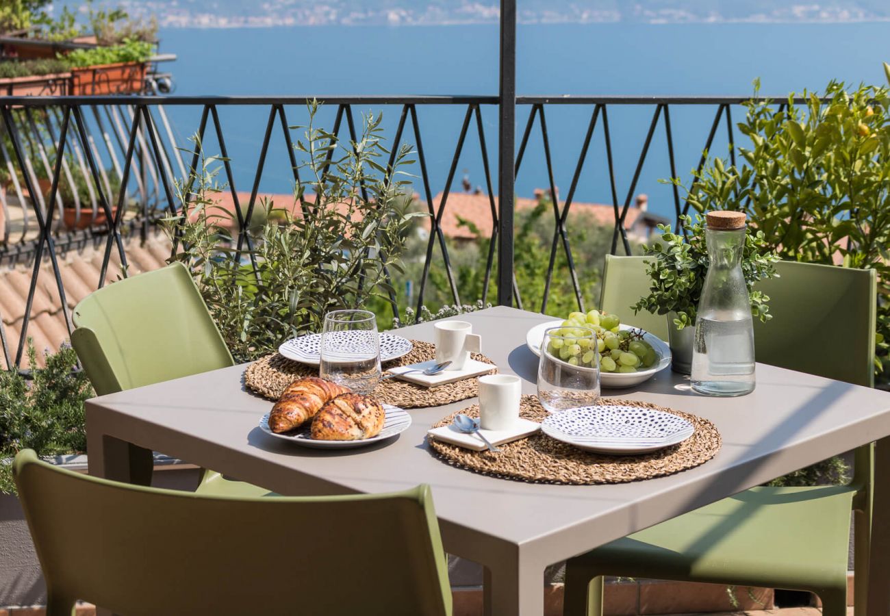 Ferienwohnung in Tignale - Rustico Minichèto -La Vigna: gepflegte Wohnung mit Balkon mit Seeblick