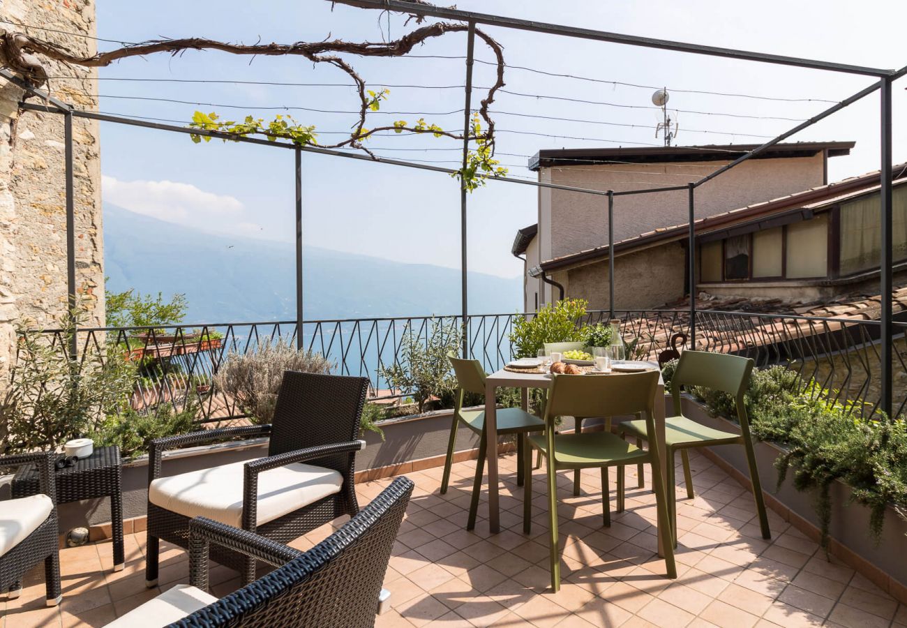 Ferienwohnung in Tignale - Rustico Minichèto -La Vigna: gepflegte Wohnung mit Balkon mit Seeblick