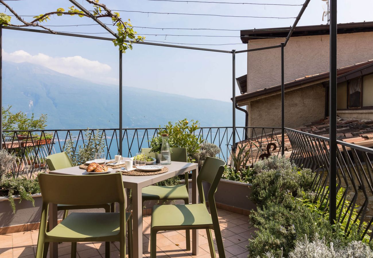 Ferienwohnung in Tignale - Rustico Minichèto -La Vigna: gepflegte Wohnung mit Balkon mit Seeblick