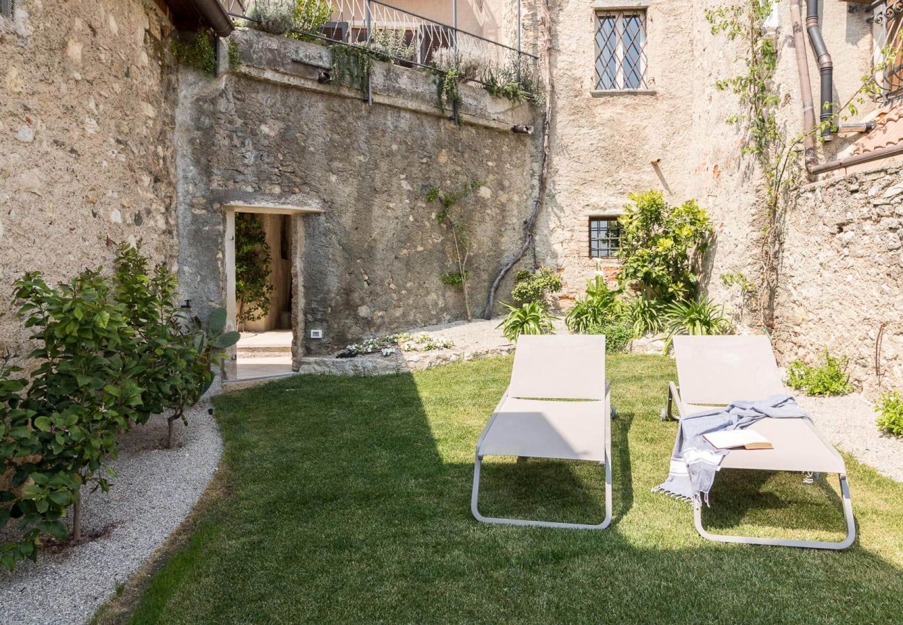 Ferienwohnung in Tignale - Rustico Minichèto -La Vigna: gepflegte Wohnung mit Balkon mit Seeblick