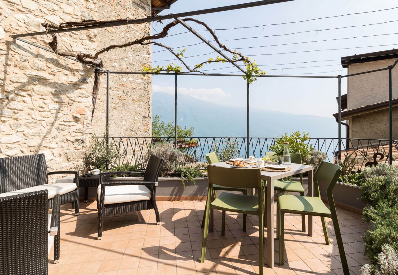 Ferienwohnung in Tignale - Rustico Minichèto -La Vigna: gepflegte Wohnung mit Balkon mit Seeblick