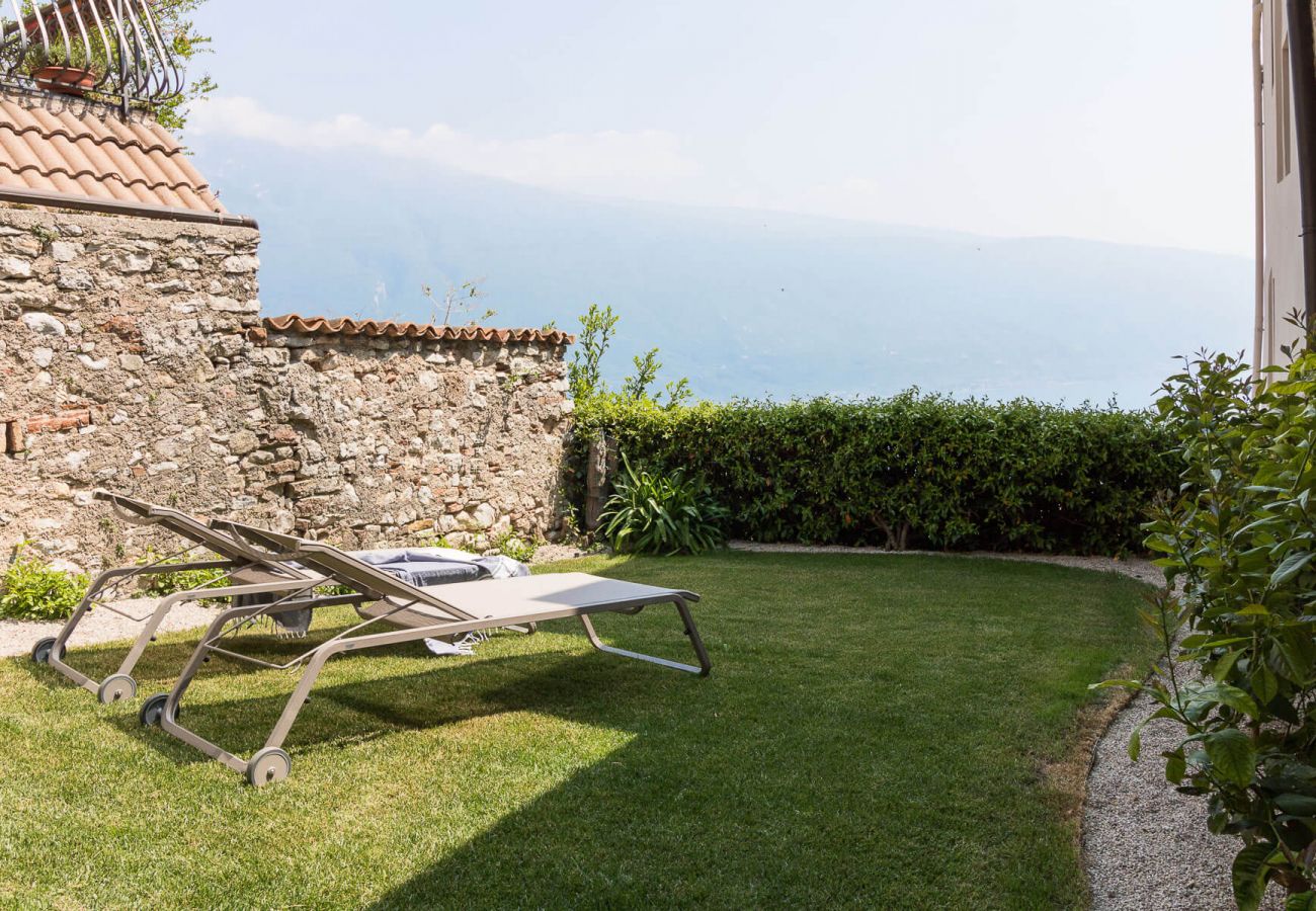 Ferienwohnung in Tignale - Rustico Minichèto -La Vigna: gepflegte Wohnung mit Balkon mit Seeblick