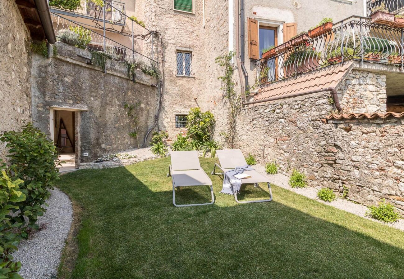 Ferienwohnung in Tignale - Rustico Minichèto -La Vigna: gepflegte Wohnung mit Balkon mit Seeblick