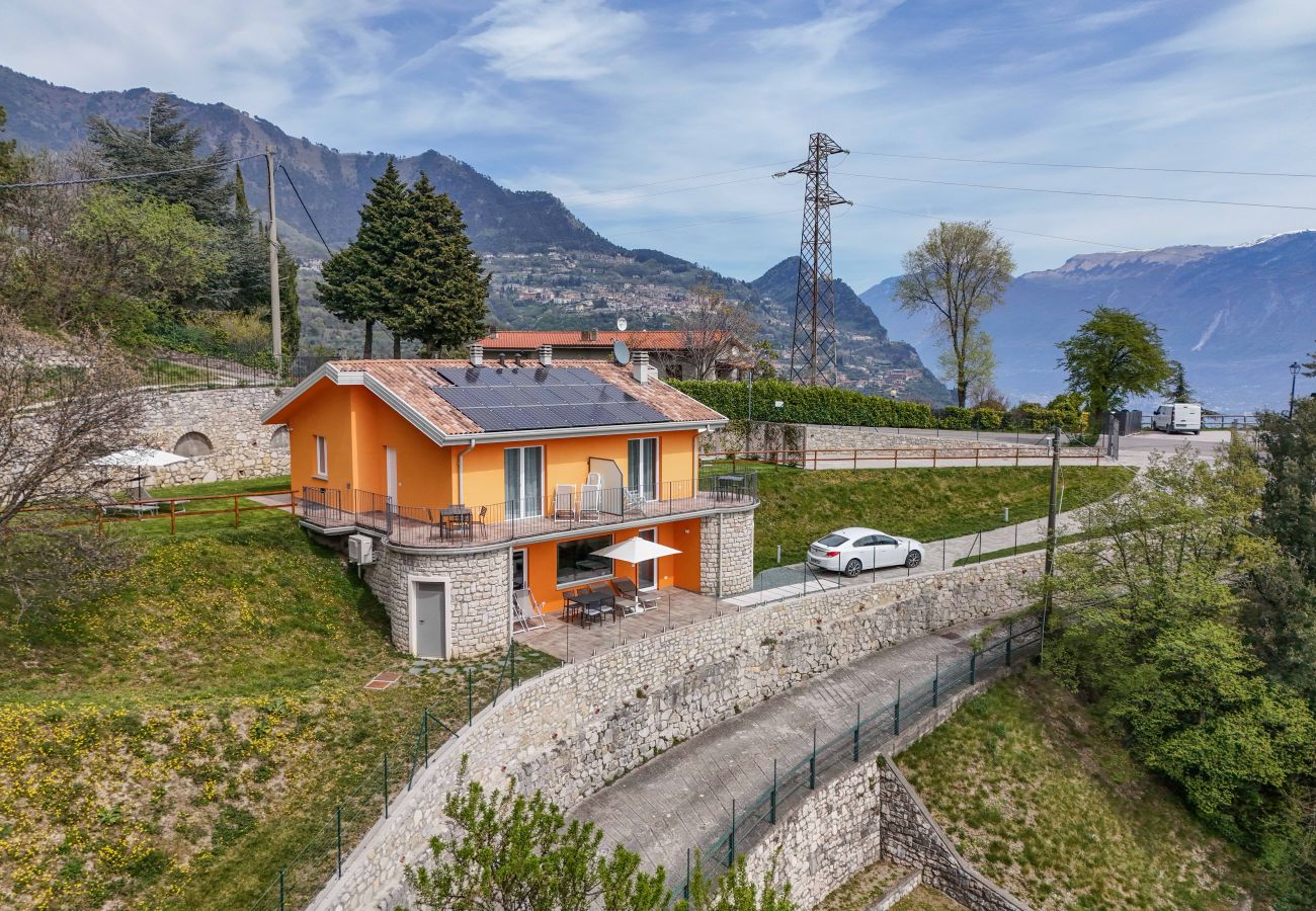 Ferienwohnung in Tignale - Orange House mit traumhaften Seeblick