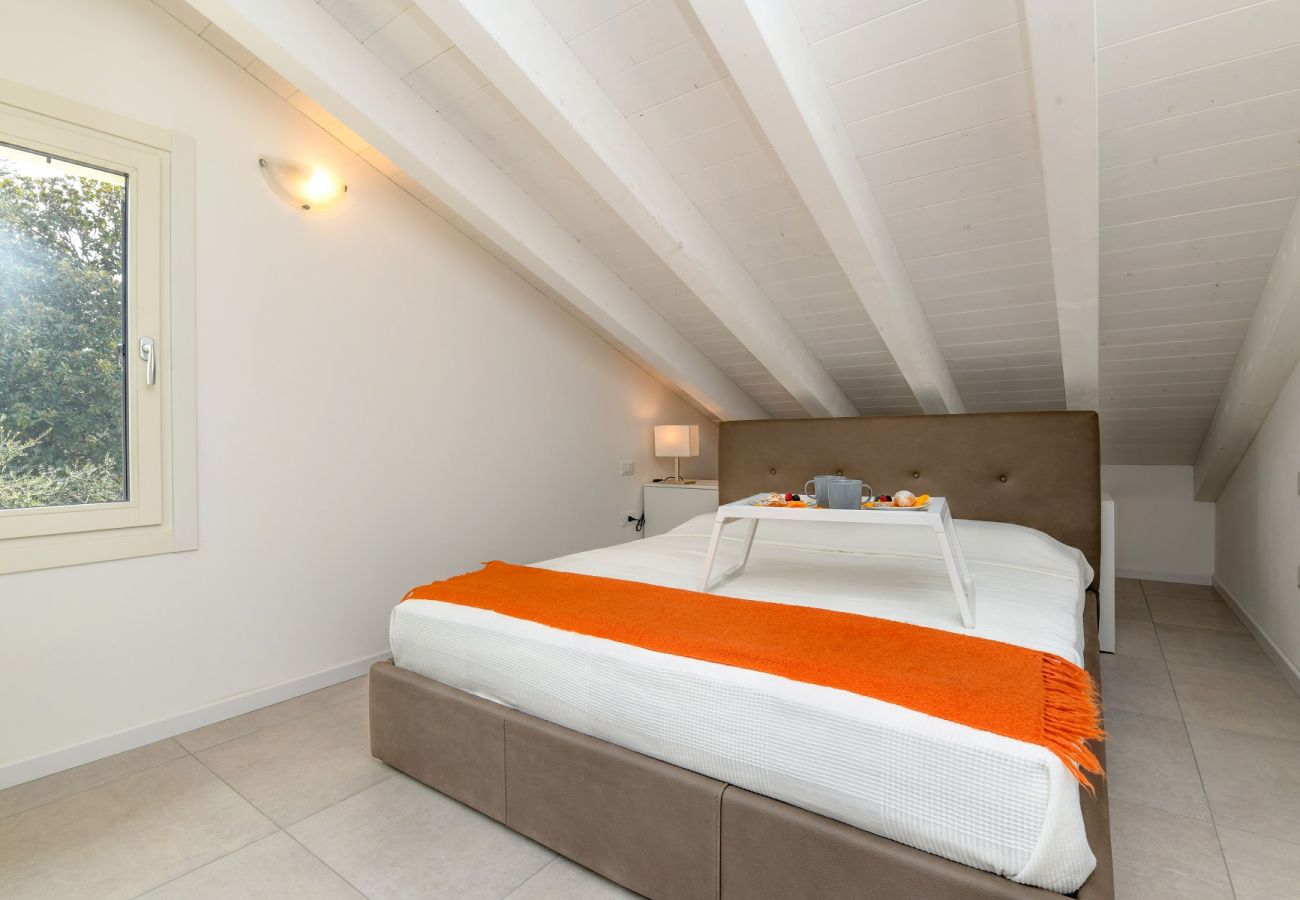 Ferienwohnung in Manerba del Garda -  Villa Meri Star: neue Eröffnung nur wenige Schritte vom Strand 