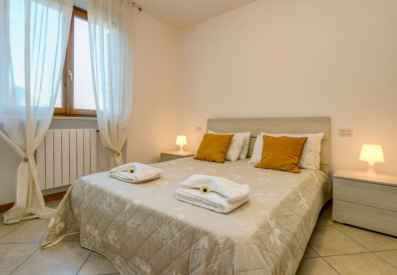 Ferienwohnung in Toscolano-Maderno - 7 Sunshine: mit Seeblick uns Pool