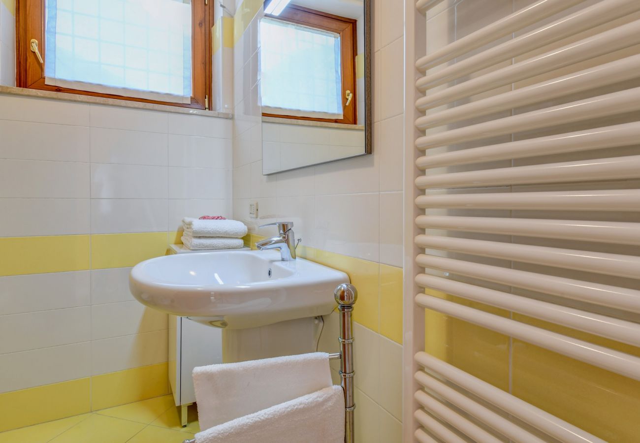 Ferienwohnung in Toscolano-Maderno - 7 Sunshine: mit Seeblick uns Pool