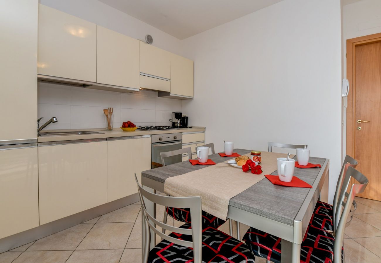 Ferienwohnung in Toscolano-Maderno - 7 Sunshine: mit Seeblick uns Pool