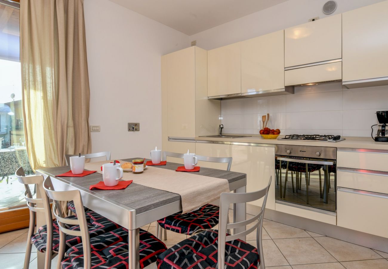 Ferienwohnung in Toscolano-Maderno - 7 Sunshine: mit Seeblick uns Pool
