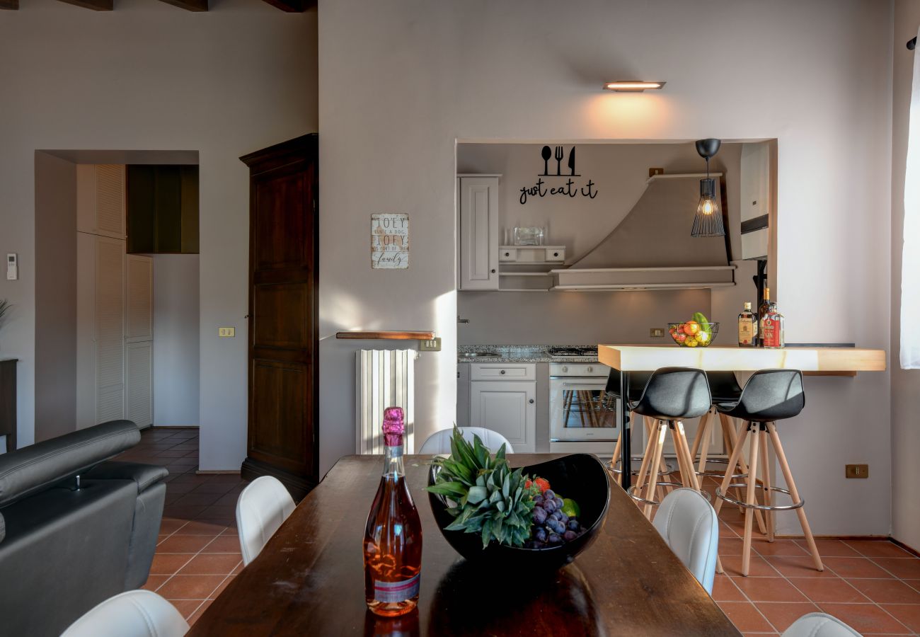 Ferienwohnung in Desenzano del Garda - Desenzanoloft Swarovski & Pool