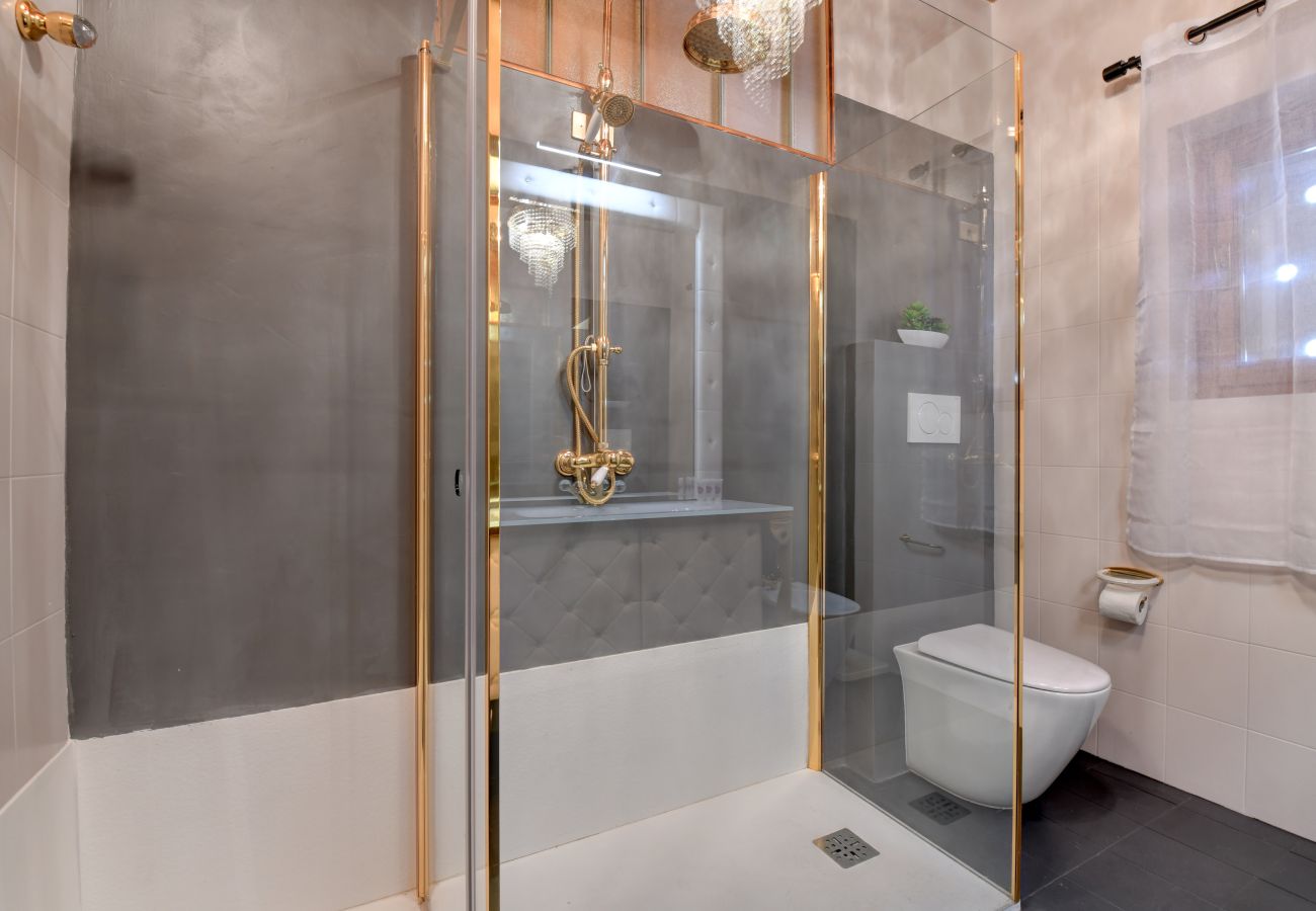 Ferienwohnung in Desenzano del Garda - Desenzanoloft Swarovski & Pool