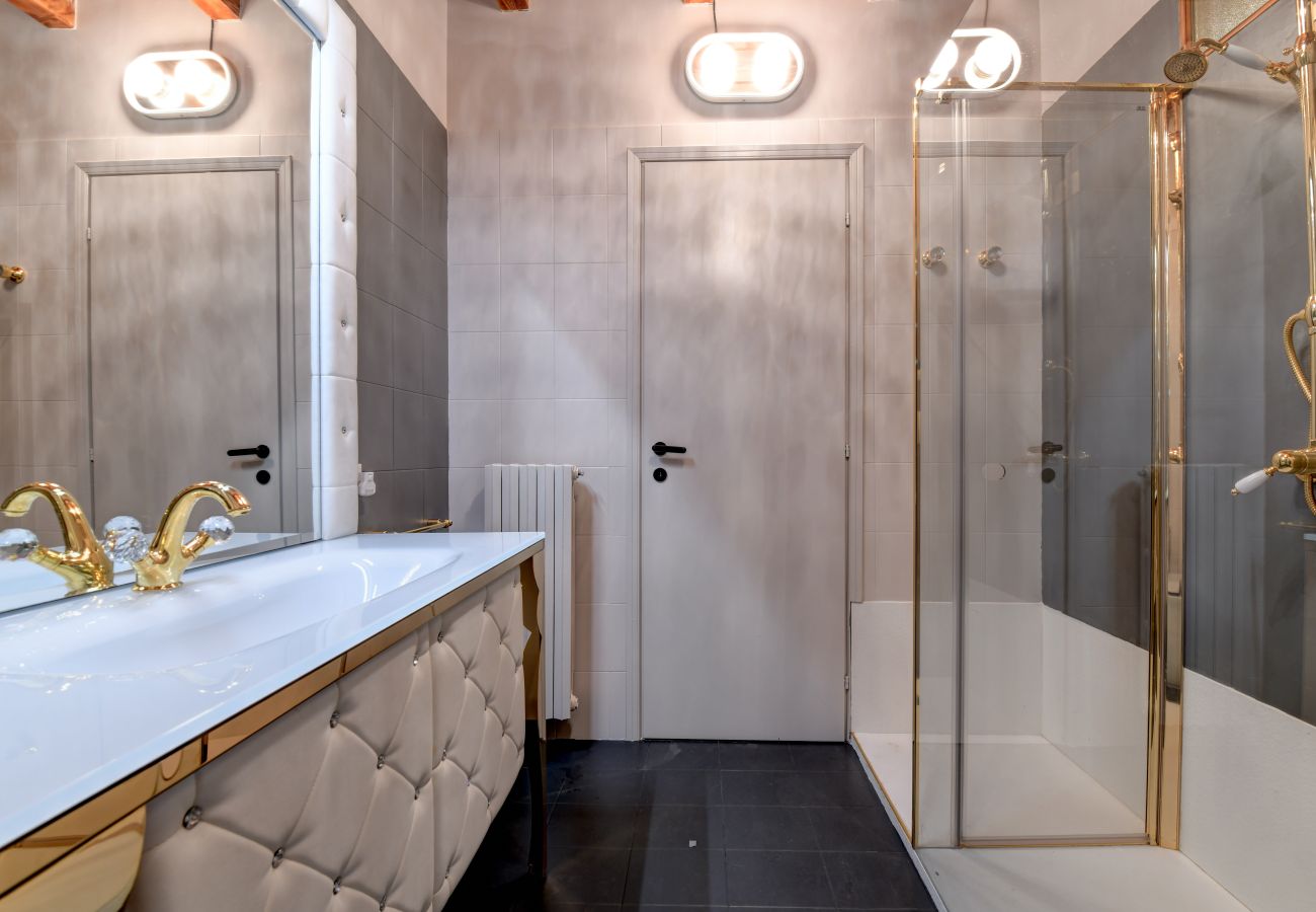 Ferienwohnung in Desenzano del Garda - Desenzanoloft Swarovski & Pool