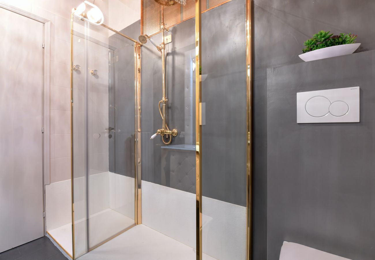 Ferienwohnung in Desenzano del Garda - Desenzanoloft Swarovski & Pool