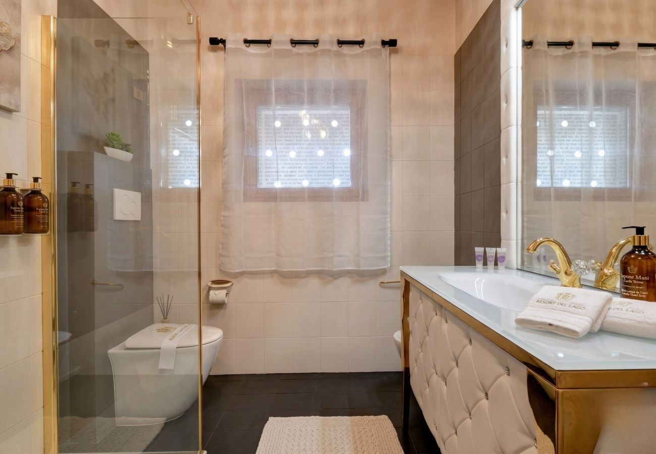 Ferienwohnung in Desenzano del Garda - Desenzanoloft Swarovski & Pool