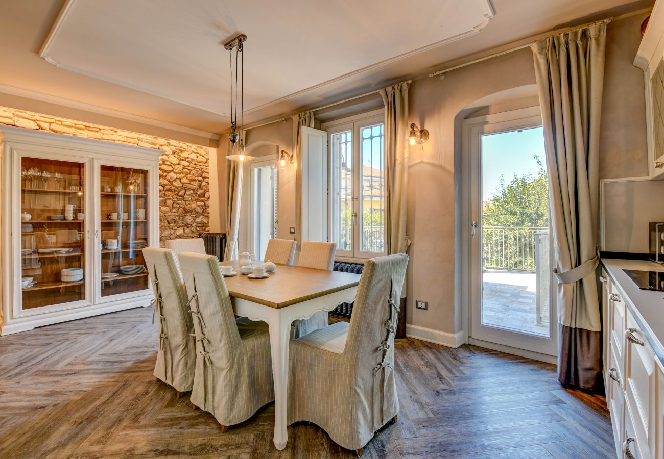 Ferienwohnung in Desenzano del Garda - DesenzanoLoft : La Vite Luxury Appartment 1 CIN IT017067C2HOLOZDF9