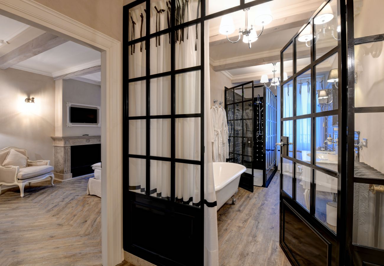 Ferienwohnung in Desenzano del Garda - DesenzanoLoft : La Vite Luxury Appartment 1 CIN IT017067C2HOLOZDF9
