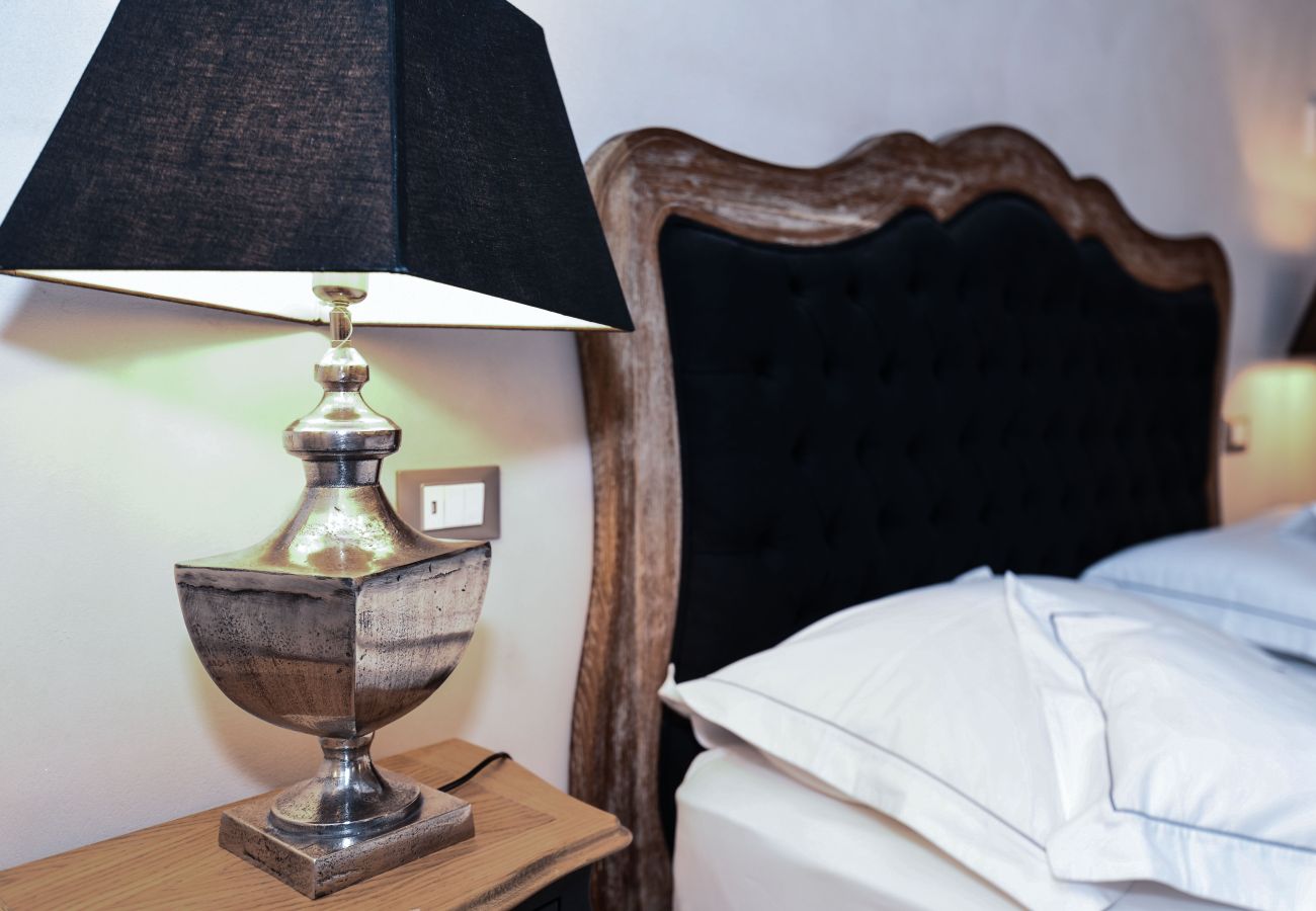 Ferienwohnung in Desenzano del Garda - DesenzanoLoft : La Vite Luxury Appartment 1 CIN IT017067C2HOLOZDF9